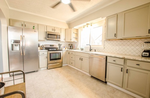 Bardstown House | Golf View Sunset Porch-Sittin' 4 bed, Basement Bar/GameRoom, Free Coffee