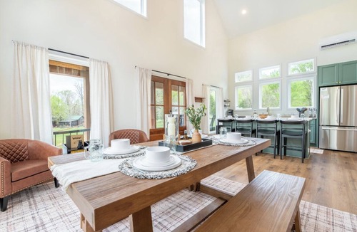 Townsend Cabin | Gorgeous 1BD+Loft Cabin w/River Access + Fireplace