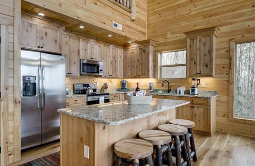 Smoky Mountains Cabin | Gorgeous 3 Story Cabin, Sleeps 14 w/Views, Hot Tub, Pool Table, BBQ Grill, Arcade!