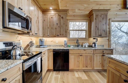 Smoky Mountains Cabin | Gorgeous 3 Story Cabin, Sleeps 14 w/Views, Hot Tub, Pool Table, BBQ Grill, Arcade!