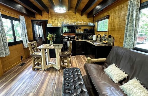 Brevard Cabin | Gorgeous Adults-Only Cabin with Hot Tub and Outdoor Fire Table, Perfect for a Romantic Escape in North Carolina