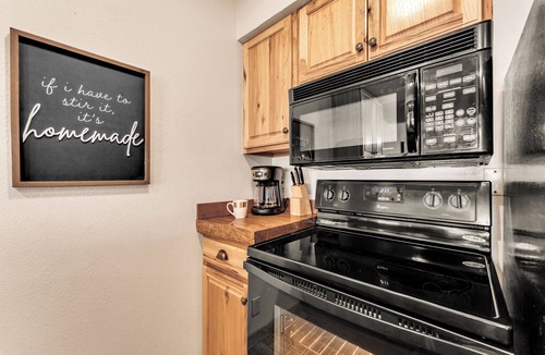 Branson West Condo | Gorgeous Branson Condo, VIEWS, Hike and Fish on Property, Private Lake, 2 Pools!