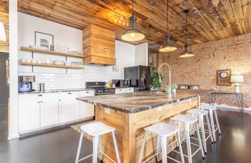Livingston House | Gorgeous Home in the Heart of Historic Downtown