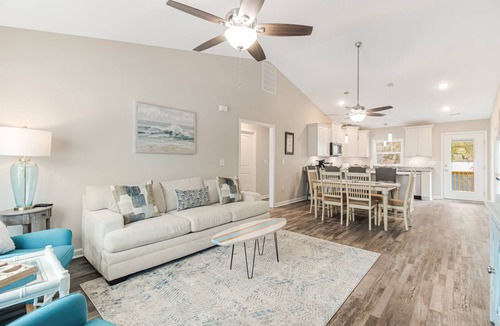 Long Beach House | Gorgeous Home with Opt Heated Private Pool - Dog Friendly -6 Seater Golf Cart Included W/Parking