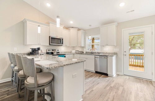 Long Beach House | Gorgeous Home with Opt Heated Private Pool - Dog Friendly -6 Seater Golf Cart Included W/Parking