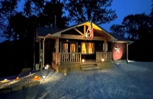 Cub Run Cabin | Gorgeous New Cabin with 70Acres!Trails, Waterfalls and Amazing Rock Formations!