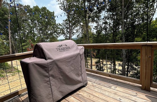 Cub Run Cabin | Gorgeous New Cabin with 70Acres!Trails, Waterfalls and Amazing Rock Formations!