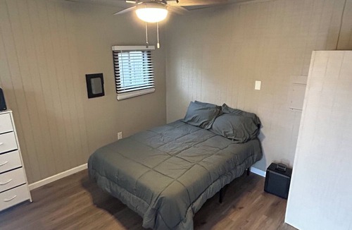 Ellendale Cottage | Gorgeous studio cottage in Memphis perfect for a cozy getaway