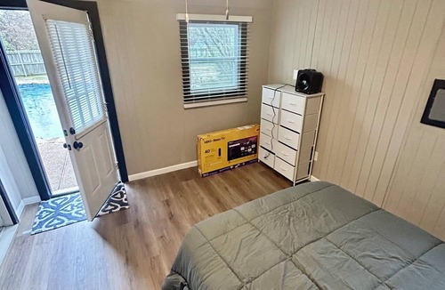 Ellendale Cottage | Gorgeous studio cottage in Memphis perfect for a cozy getaway