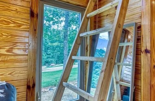 Rogersville Cabin | Gorgeous Tiny House with Indoor and Outdoor Lounging Space in Alabama