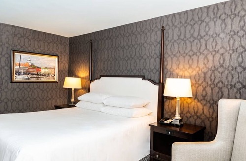 Historic District Hotel | Governor Calvert King | Historic Inns | 0.3 Mi to City Dock | Dogs Allowed
