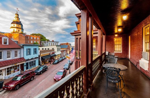 Historic District Hotel | Governor Calvert King | Historic Inns | 0.3 Mi to City Dock | Dogs Allowed