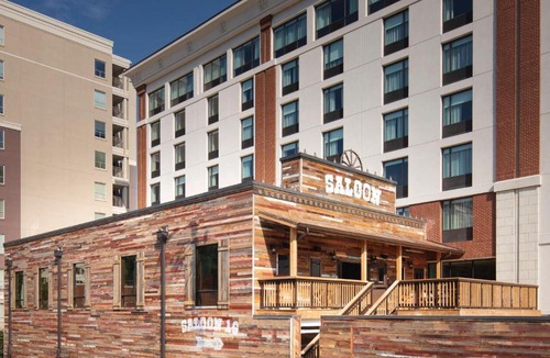 Downtown Knoxville Hotel | Graduate by Hilton Knoxville