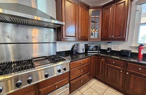 Bensenville House | Grand 5BR, 4.5BA Game Rm, Near O’Hare, & Down Town