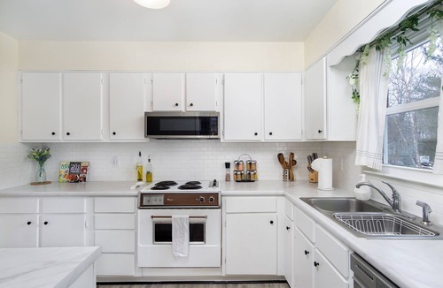 Arden House | Grand Cozy Cottage