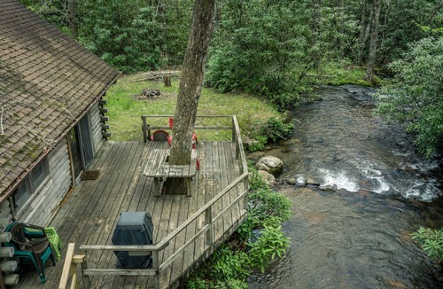 Kyle Cabin | Great Creekside Hideaway Rustic Cabin - Secluded, Creekside Family Cabin
