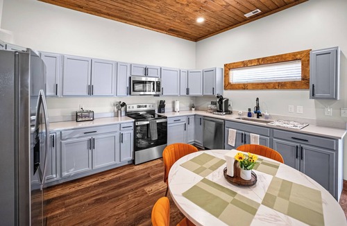 Greensboro House | Great for Groups 3BR/3.5BA Greensboro Home -Private Baths Near Coliseum