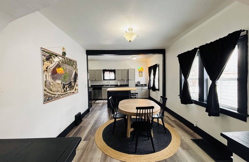 Northeast South Bend House | Great home for Notre Dame events - 4BR 2BA Home Sleeps 12- walk to campus!