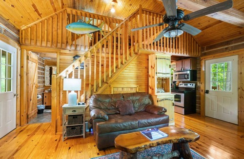 Birdseye Cabin | Great Location 4 minutes from Patoka Lake Entrance with Hot Tub!