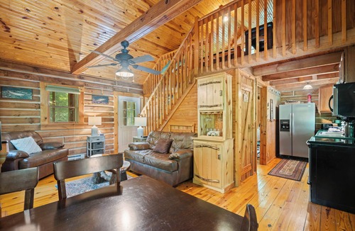 Birdseye Cabin | Great Location 4 minutes from Patoka Lake Entrance with Hot Tub!