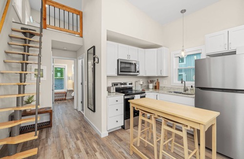 Daniels Hill House | Great Views near Downtown! | Couples Getaway
