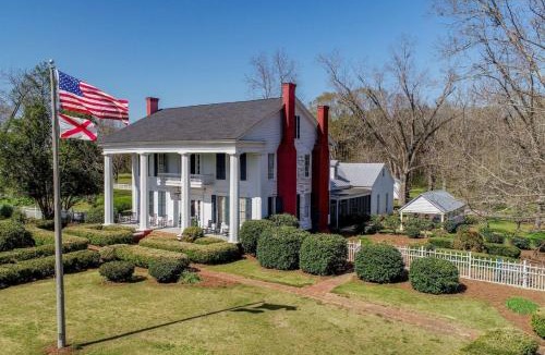 Clinton House | Greek Revival 8br/6.5b w/Kitchen-35 Min to U of Alabama!