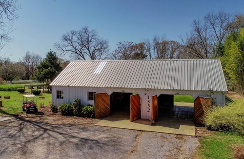 Clinton House | GreekRevival 8br/6b w/Kit-35 Min to U of Alabama!