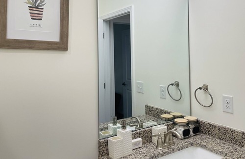 Oakdale House | Greenhouse|King bed| wifi| free parking