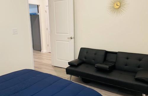 Oakdale House | Greenhouse|King bed| wifi| free parking