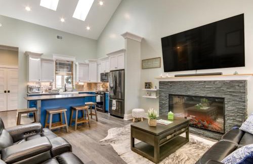 Greenwood House | Greenwood Getaway w/Furnished Patio & Lake View