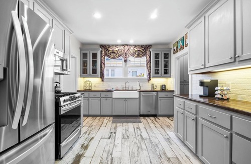 Greer House | Greer Getaway in Downtown Greer - Close to shopping, restaurants and nightlife!