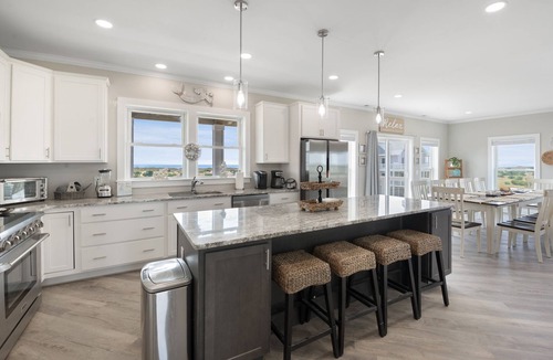 Salvo House | Grey Pearl Villa: Ocean Views | Pool | Game Room