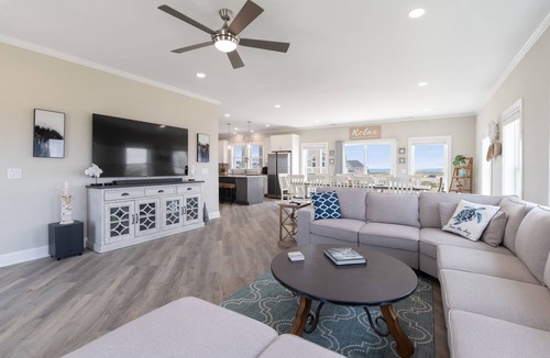 Salvo House | Grey Pearl Villa: Ocean Views | Pool | Game Room