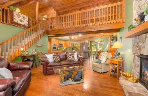 Terra Alta Cabin | Grin and Bear Witness to this Prime Location