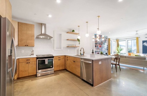 East Nashville Villa | Group-friendly home one mile from Nissan Stadium