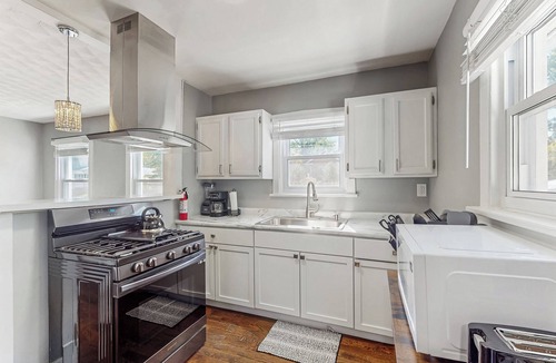 Michigan City Cottage | Group-friendly Michigan City Home Near Beach!