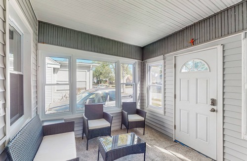 Michigan City Cottage | Group-friendly Michigan City Home Near Beach!