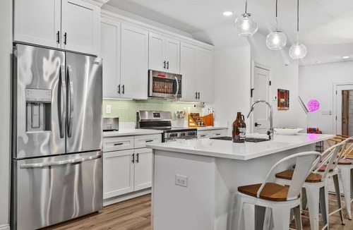 South Nashville House | Group Stay | 1mi-Downtown | Hot Tub | Outdoor TV