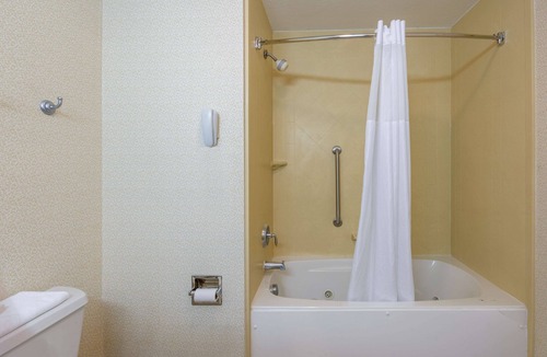 Pittsburg Hotel | Hampton Inn London-North