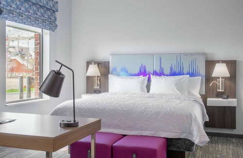 Summit Hotel | Hampton Inn & Suites Bridgeview Chicago