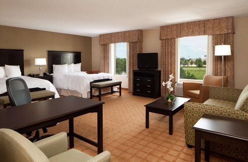 St. Charles Hotel | Hampton Inn & Suites Chicago/St. Charles