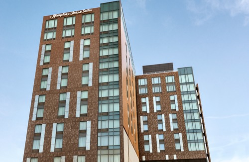 Navy Yard Hotel | Hampton Inn & Suites Washington, D.C. - Navy Yard
