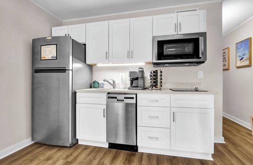 Wrightsville Beach Condo | Hang Ten at Summer Sands Suites 108 – Newly Remodeled & Pet-Friendly!
