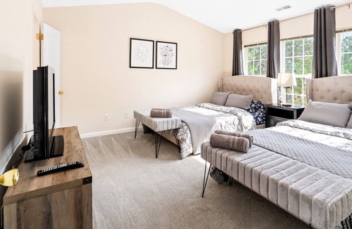 Fuquay-Varina House | Happy home in lovely neighborhood sleeps 8 🌟