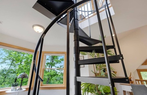 Pickens House | Happy Trails: Jacuzzi, Lookout Tower, Views!