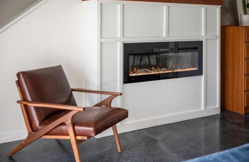 Goodview Apartment | Harbor Ridge - Lakefront Retreat, Great Views, Pool and Dock Access!