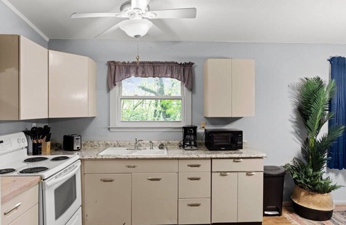 Kabletown House | Harpers Ferry Cottage: Hot Tub, WiFi, Dog-Friendly