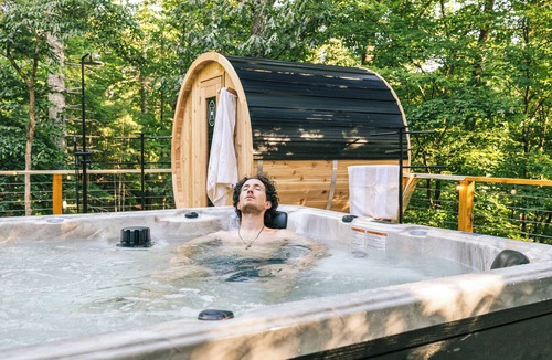Cherry Log Cabin | Havenridge Hideaway Retreat ~ Sauna ~ Cold Plunge ~ Gym ~ EV Charger ~ Pets