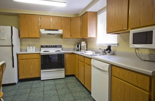 Benton House | Head line Big Bear Resort on Kentucky lake 5