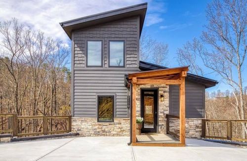 Gatlinburg - Pigeon Forge Ski Chalet | Header: Whiskey Splash | Indoor Pool · Hot Tub · 75-Ft Waterfall · Sleeps 10